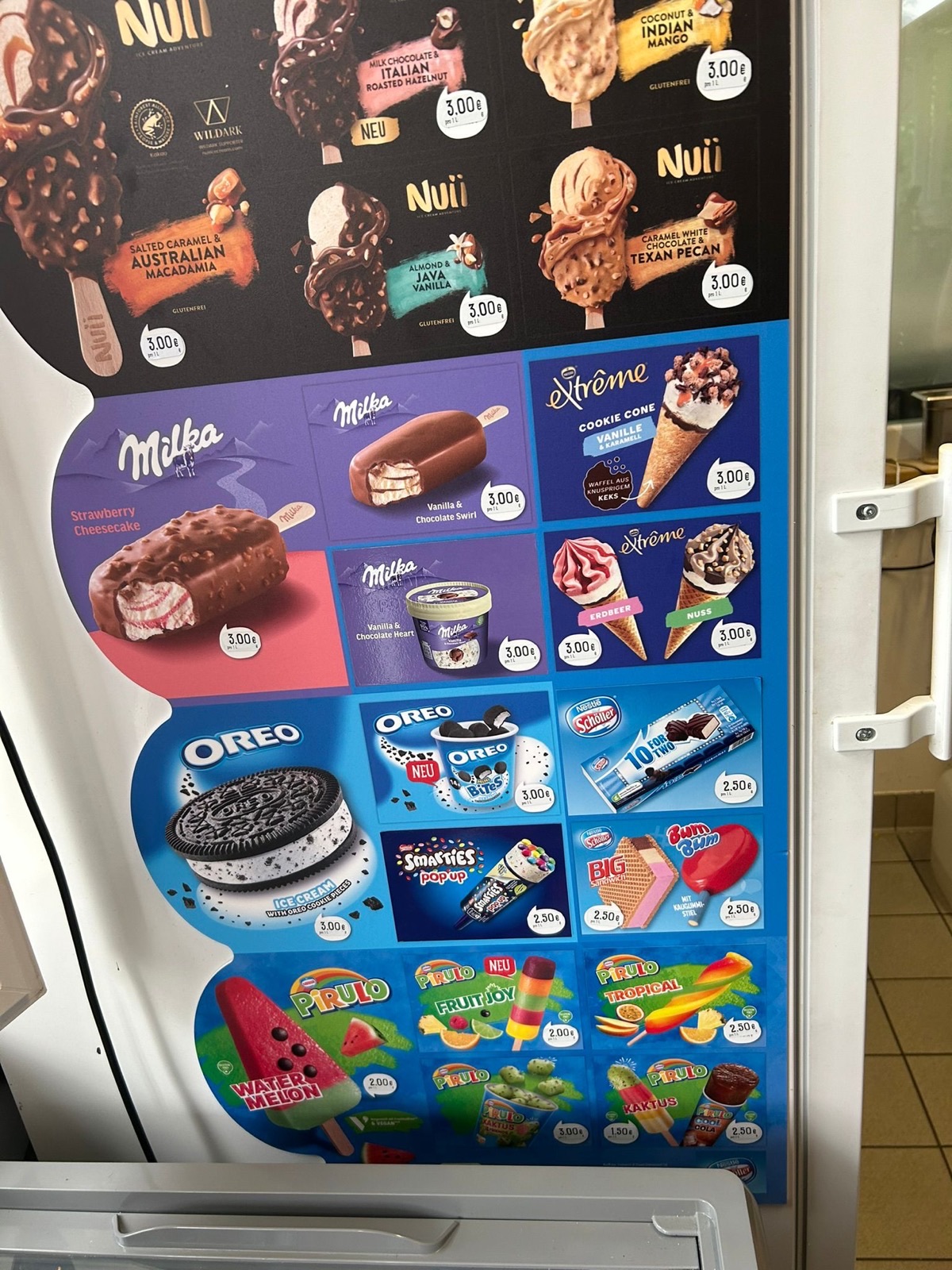 Auswahl an Eissorten am Kiosk